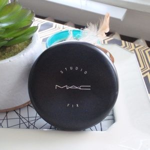 MAC Studio Fix Powder - NW20